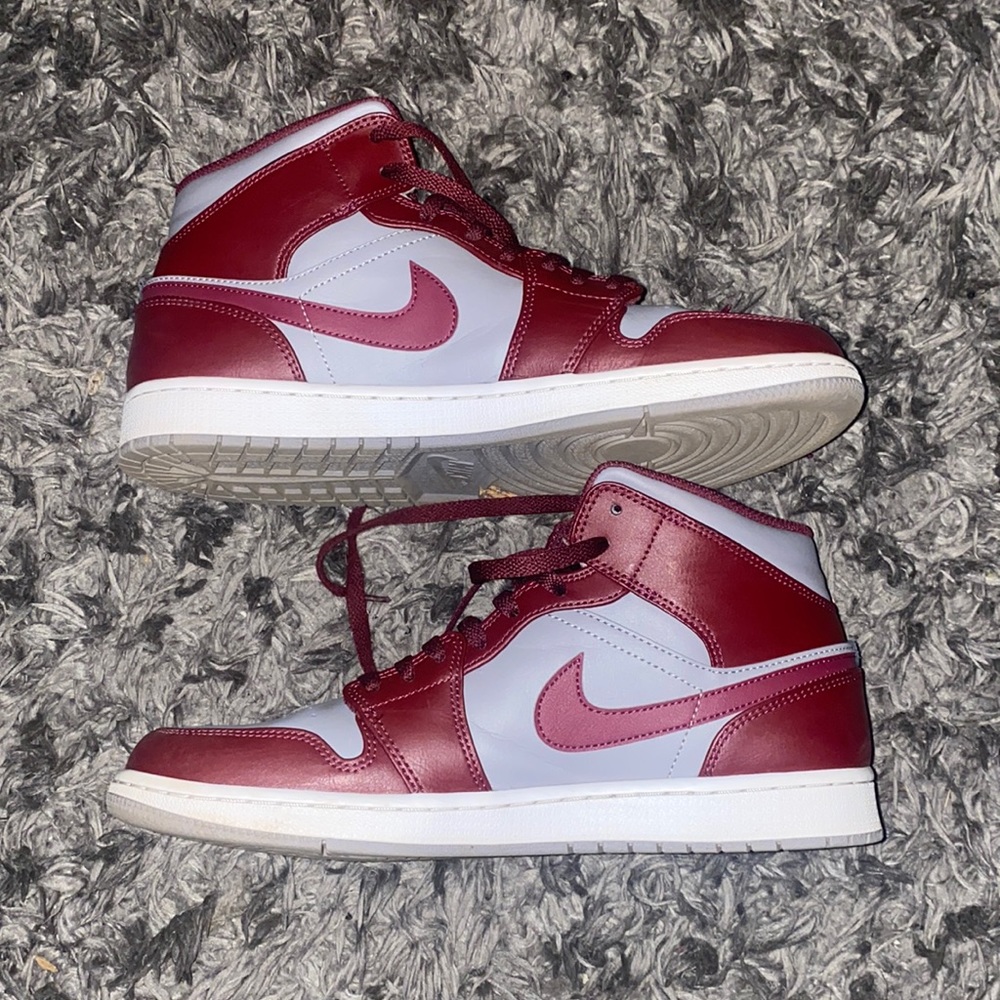 Jordan 1 mid